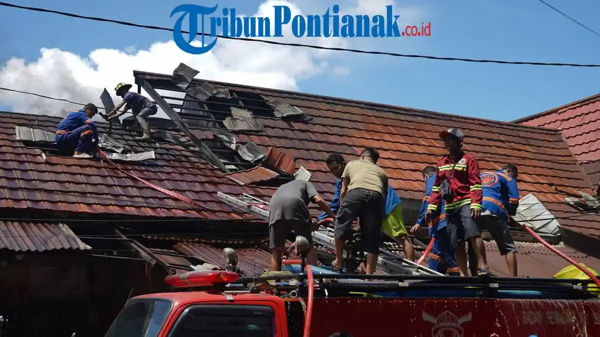 Teriakan Iwan Selamatkan Barang Dagangan Saat Toko Sepatu Swis Terbakar