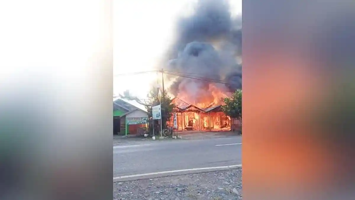 Api Berkobar di Pasirputih Kabupaten Tanah Laut Kalsel, Lima Rumah Terbakar