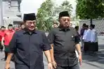 Wakil-Wali-Kota-Surabaya-Armuji-saat-mendampingi-Menseskab-Pramono-Anung-saat-berziarah.jpg