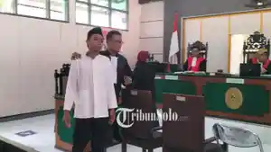 Sidang-pesilat-menendang.jpg