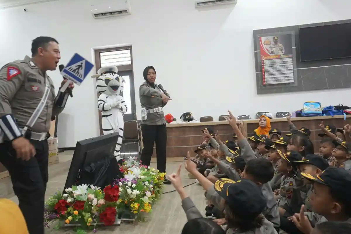 Jenderal Kecil Kunjungi Polres Tegal, Belajar Tertib Lalu Lintas Sejak Dini