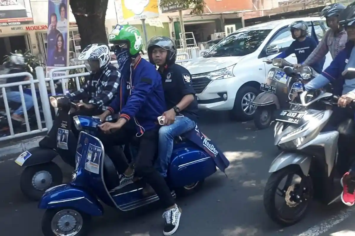 Caleg Milenial Ini Naik Vespa Demi Bertemu Surya Paloh