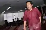 Robertus Santonius Dengarkan Tuntutan Jaksa KPK