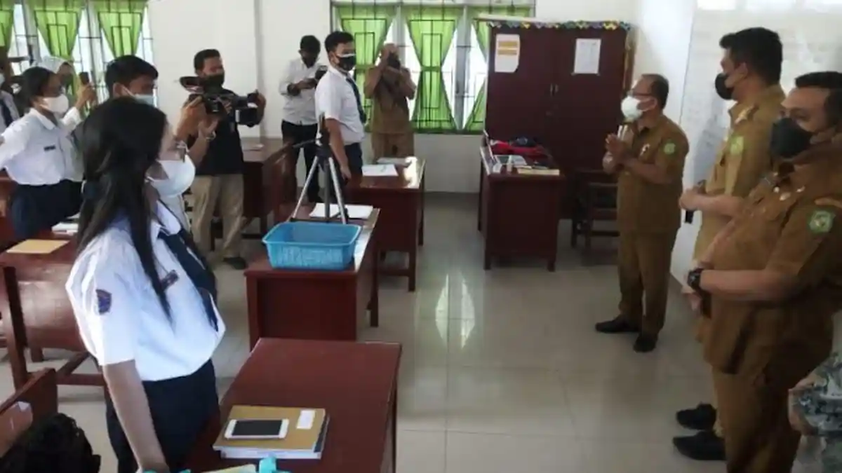 WALI Kota Bobby Nasution Wajibkan Siswa Bawa Ini saat Belajar Tatap Muka