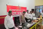 BREAKING NEWS : Pesan Sabu dari Surabaya,  Dua Warga Ende Ditangkap Polisi