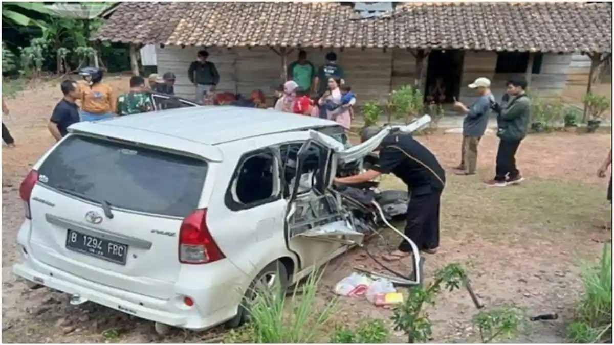 Kecelakaan di Perbatasan Martapura Way Kanan, Avanza Putih Ringsek, Bodi Depan Hancur