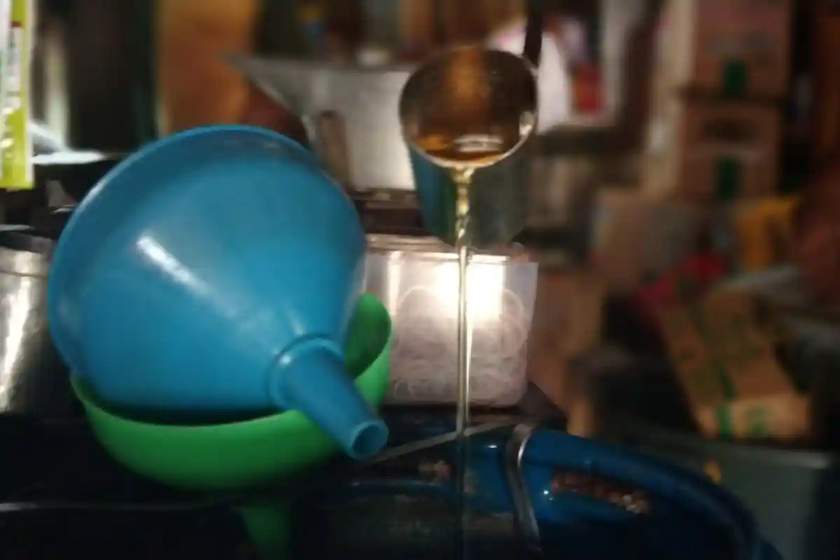 Di Cianjur, Harga Minyak Goreng Curah Kembali Naik, Warga Antre Lagi Selama Berjam-jam