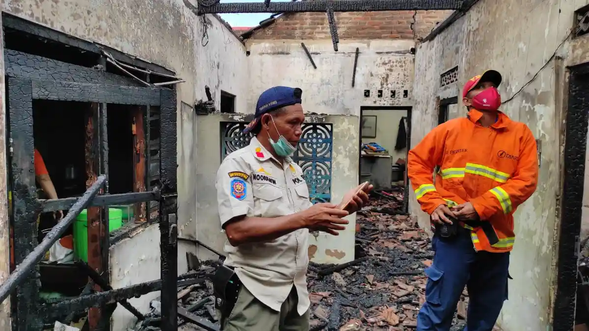 Diduga Korsleting Listrik, Satu Rumah di Kudus Terbakar 