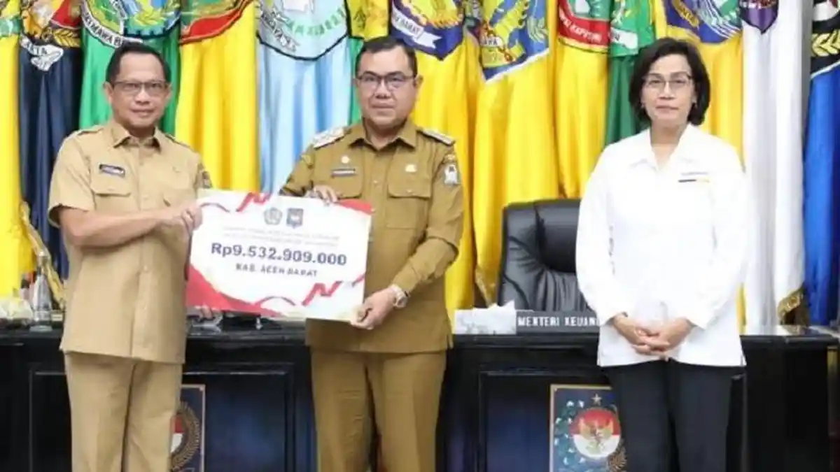 Pj Bupati Aceh Barat Terima Penghargaan Insentif Fiskal