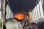 7 Ton Paket Ludes Terbakar di Tol Salatiga, Diawali Percikan Api di Bak Truk Ekspedisi