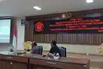 Di-layar-terlihat-Cypri-Dale-Sutradara-Film-Pesta-Babi-dan-dua-pemantik-kuliah-tamu.jpg