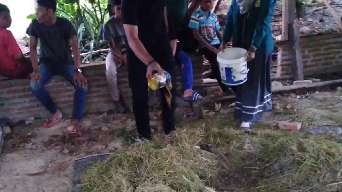 Umuslim Latih Pengolahan Pupuk Bagi Guru  dan Santri Dayah Sirajul Huda Pijay