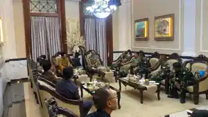 KEMENHAN-Tim-Kemenhan-saat-bertemu-Bupati-Bondowoso-Abdul-Hamid-Wahi.jpg