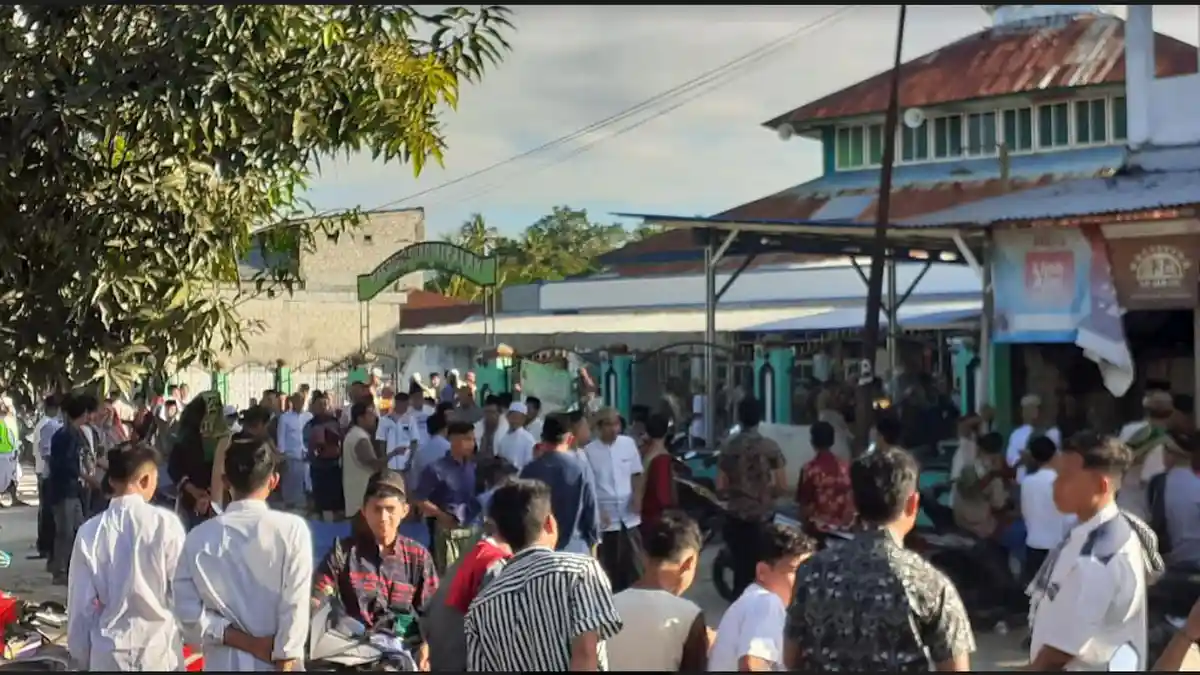 Ratusan Umat Muslim di SBD Sholat Id di Masjid  Alfalah Waitabula