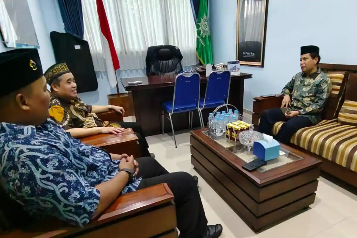 Muhammadiyah Jateng - Anggota DPD Abdul Kholik Diskusi Pengembangan Potensi Jateng Berbasis Kawasan