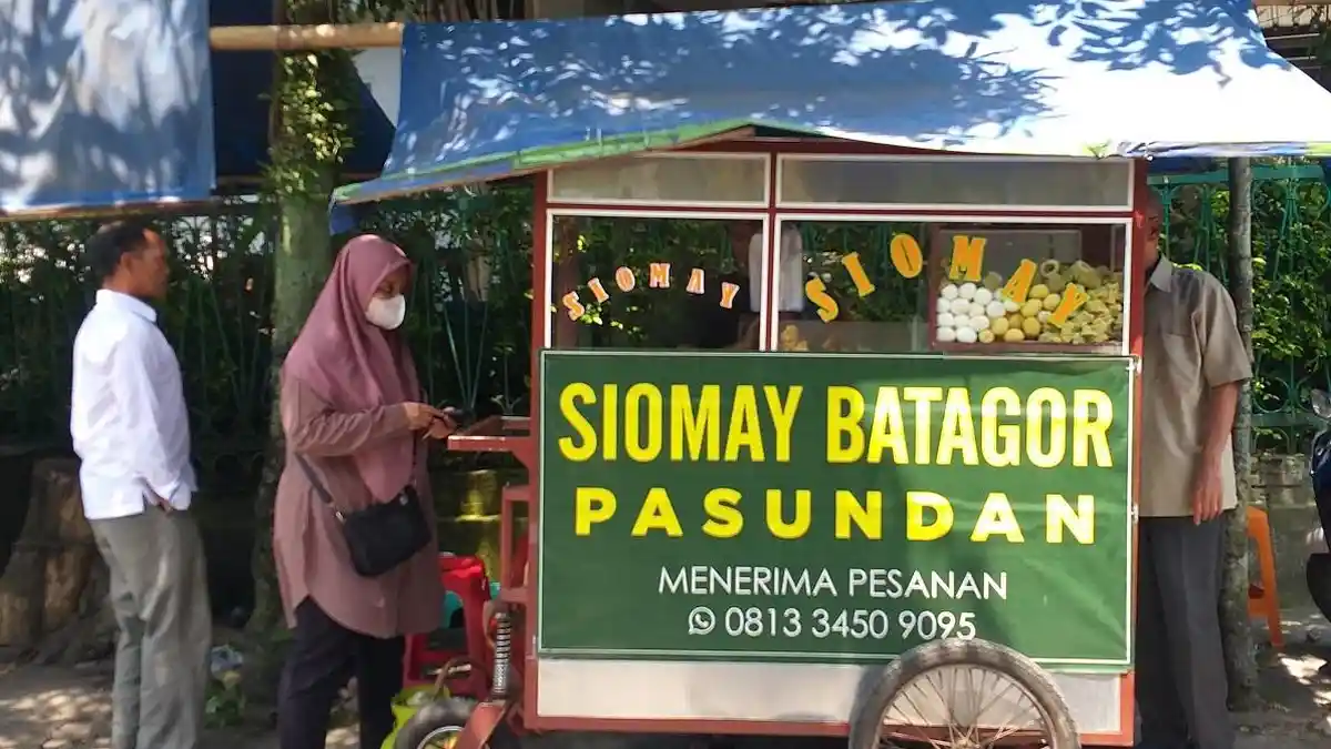 Buka Cuma 5 Jam Setiap Hari, Penjual Siomay dan Batagor Ini Raup Omset Rp 30 Juta Sebulan