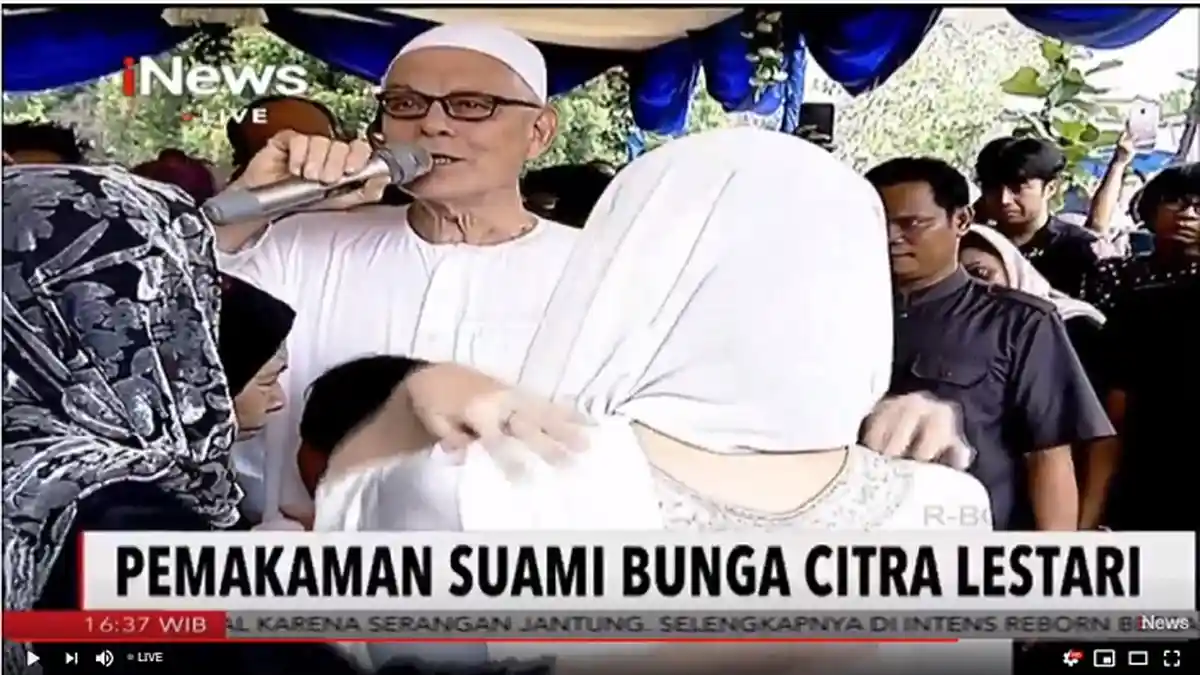 Sambil Menghela Napas dan Melihat Pusara sang Anak, Ayah Ashraf Sinclair: Masa-masa yang Luar Biasa