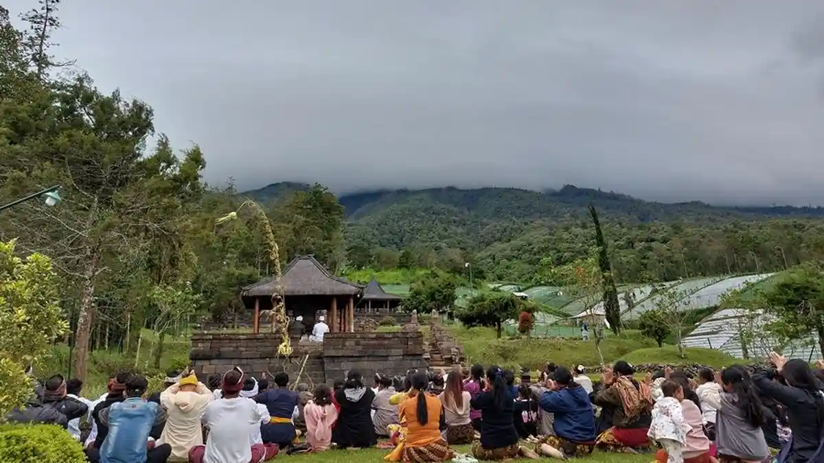 Umat Hindu Karanganyar Gelar Tawur Agung di Kawasan Candi Cetho