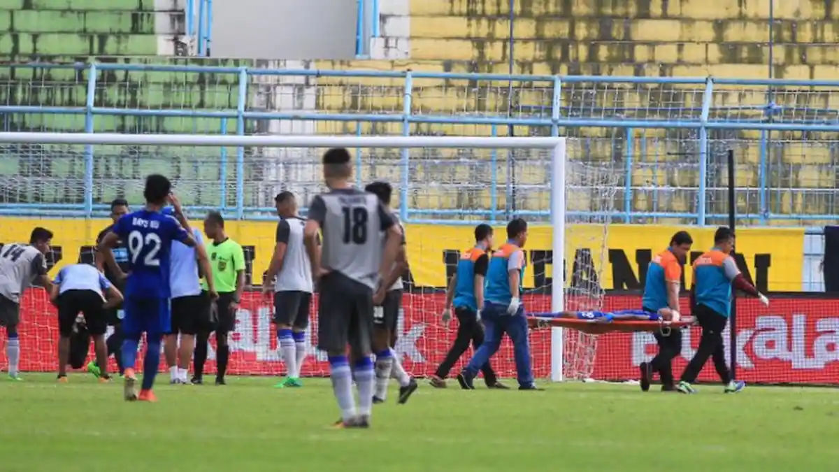 Kondisi Terbaru Pemain PSIS Semarang yang Terkapar dan Ditandu Keluar saat Hadapi Persela