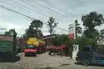 Kendaraan Antre Isi Solar Hingga ke Badan Jalan di SPBU Penanggalan 