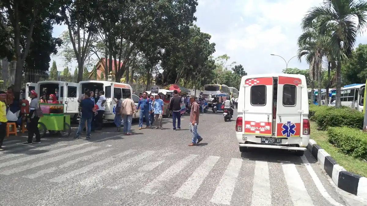 Siagakan Lima Ambulans di Area Unjukrasa, Beberapa Pekerja Datang Minta Penanganan Medis
