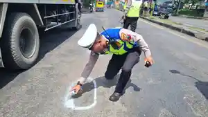 Cat-jalan-berlubang.jpg