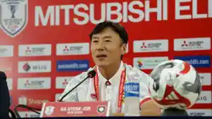 Pelatih-Timnas-Laos-asal-Korea-Selatan-Ha-Hyeok-jun.jpg