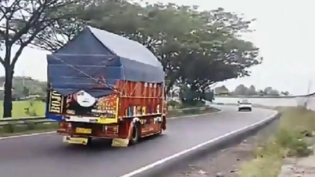 Makin Banyak Aksi Bus dan Truk Oleng Dipertontonkan di Jalan Raya, Ini Risiko dan Bahayakan