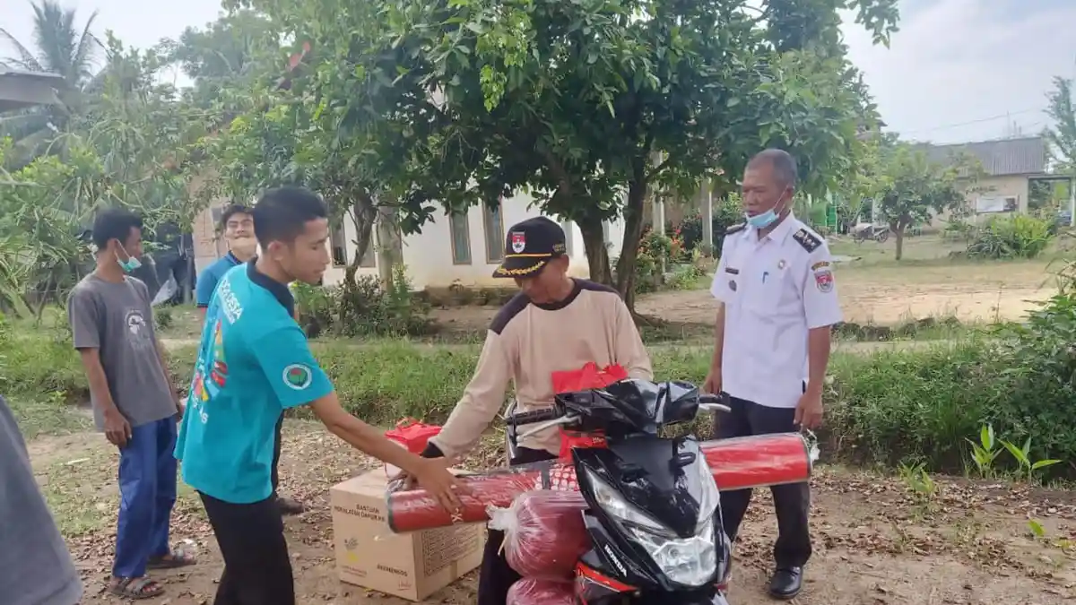 Rumah hingga Ponpes Rusak akibat Puting Beliung Dapat Bantuan dari Dissos Mesuji