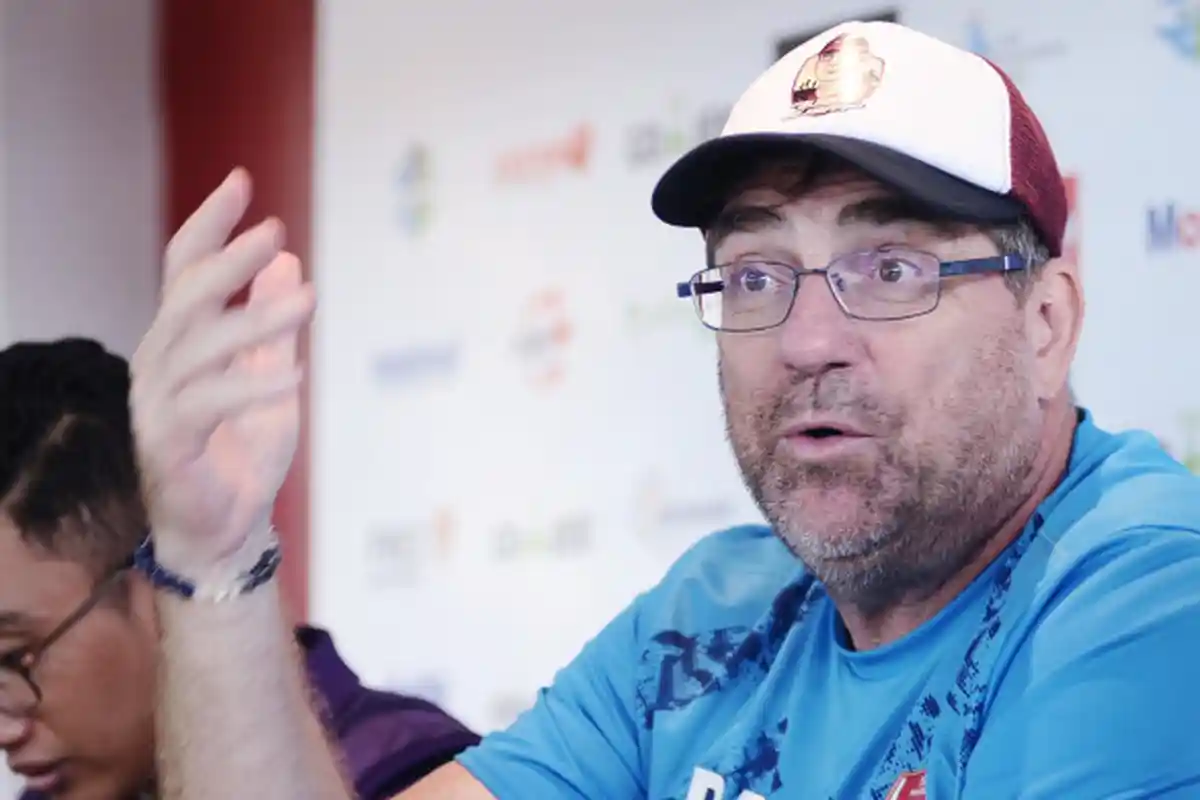 Robert Rene Alberts Kritik Kinerja Wasit Jelang Laga Borneo FC vs PSM Makassar