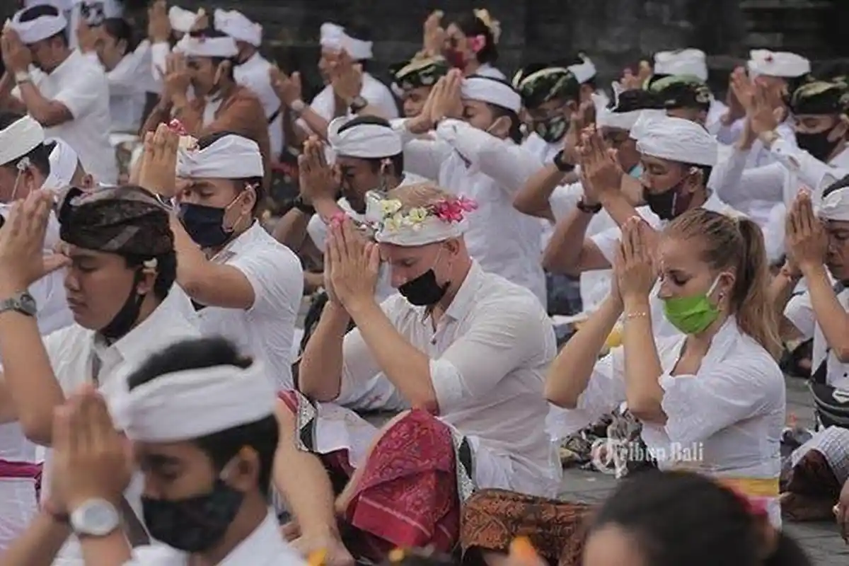 Ramalan Kelahiran Otonan Rabu Pon Sungsang Menurut Kalender Bali: Umur 30 Tahun Hidupnya Baik Sekali