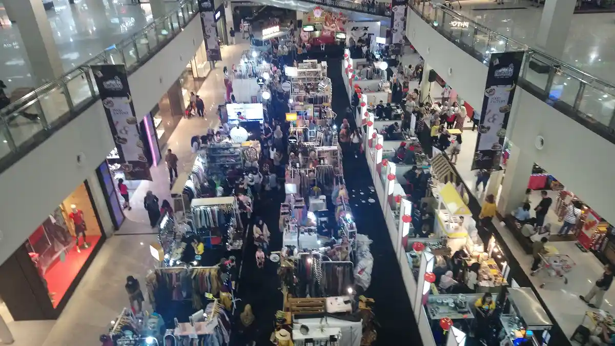 Hello Market #14 di Solo Paragon Lifestyle Mall, Berkonsep China Town