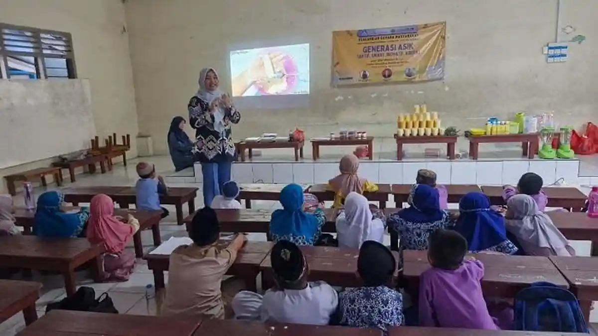 Dosen Unmuh Babel Ajak Santri Jadi Generasi ASIK