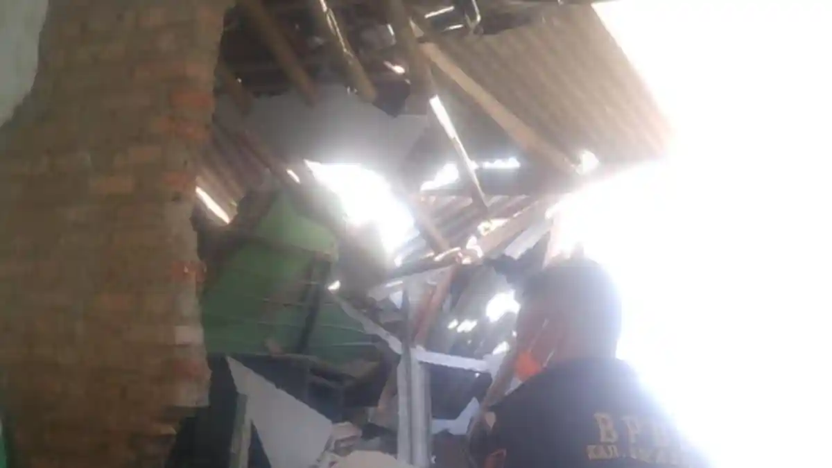 Longsor di Kadudampit Timpa Ruang Kelas Madrasah Diniyah Tarbiyatusshibyan, Terancam Longsor Susulan