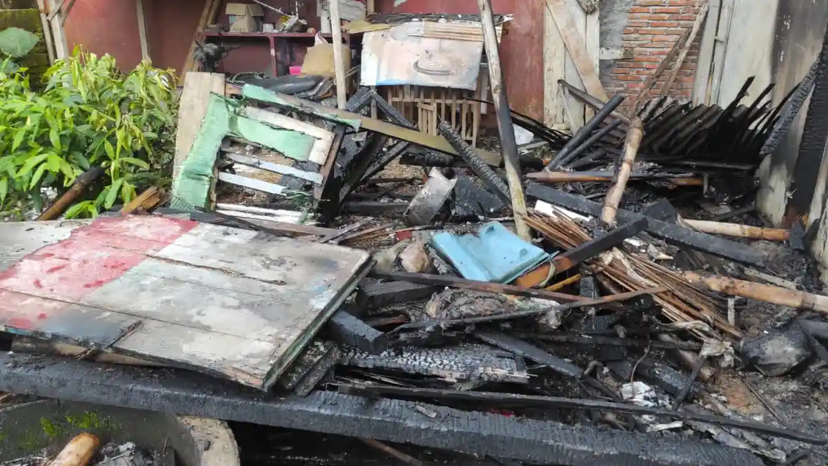 Gegara Tali Rafia, Gudang Milik Sumngani Warga Cipari Cilacap Kebakaran