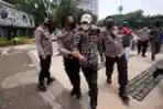 Polisi Bubarkan Demo di Depan Istana Merdeka