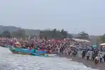sedekah-laut-di-pantai-selatan-cilacap-berlangsung-meriah_20181012_160324.jpg
