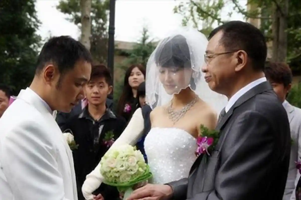 Bahagia Dinikahi Suami, Wanita Syok Dibawa Ayah ke Suatu Tempat, Rahasia 28 Tahun Terungkap