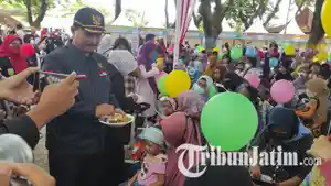 Wali-Kota-Madiun-Maidi-makan-bersama-anak-anak-Kota-Madiun-di-Ngrowo-Bening-Edupark.jpg