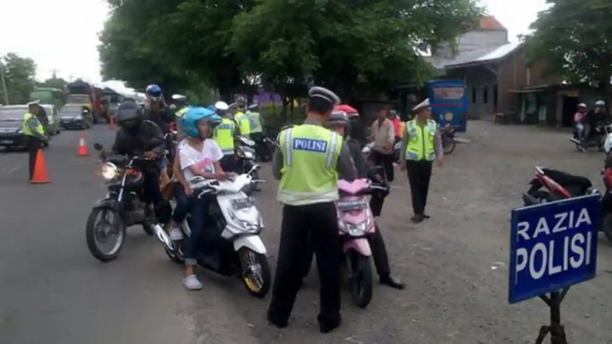 Mengemudi Tanpa Helm, Indra Tertangkap Razia Bawa Pistol Rakitan dan Kunci Letter T