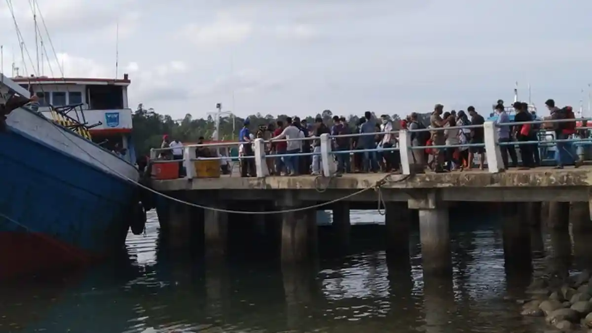 Update Kapal Terbalik di Perairan Mentawai, Tim SAR Evakuasi Korban ke Dermaga Tuapejat