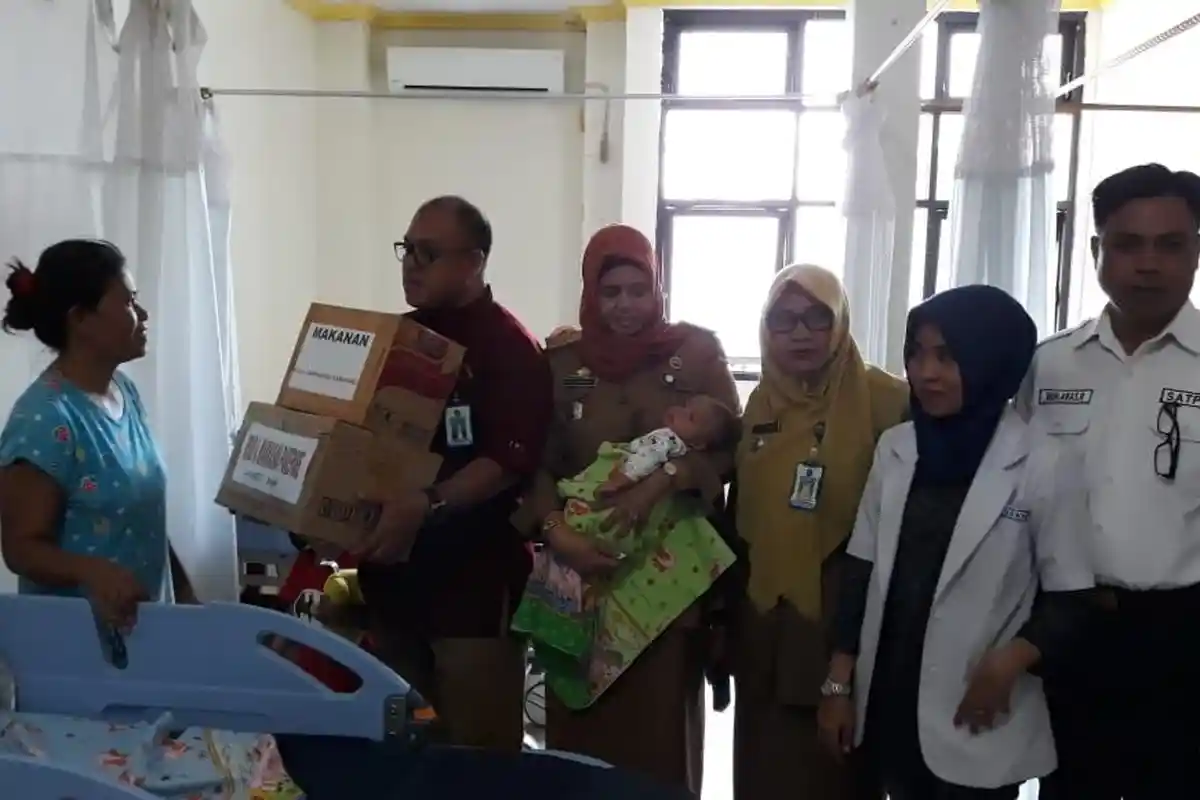 Gempa Palu-Selain Dapat Perawatan Gratis, RSUD Andi Makkasau Beri Bantuan Logistik ke Pengungsi