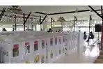ratusan-kotak-suara-yang-telah-di-kumpulkan-di-lokasi-rapat-pleno-rekapitulasi.jpg