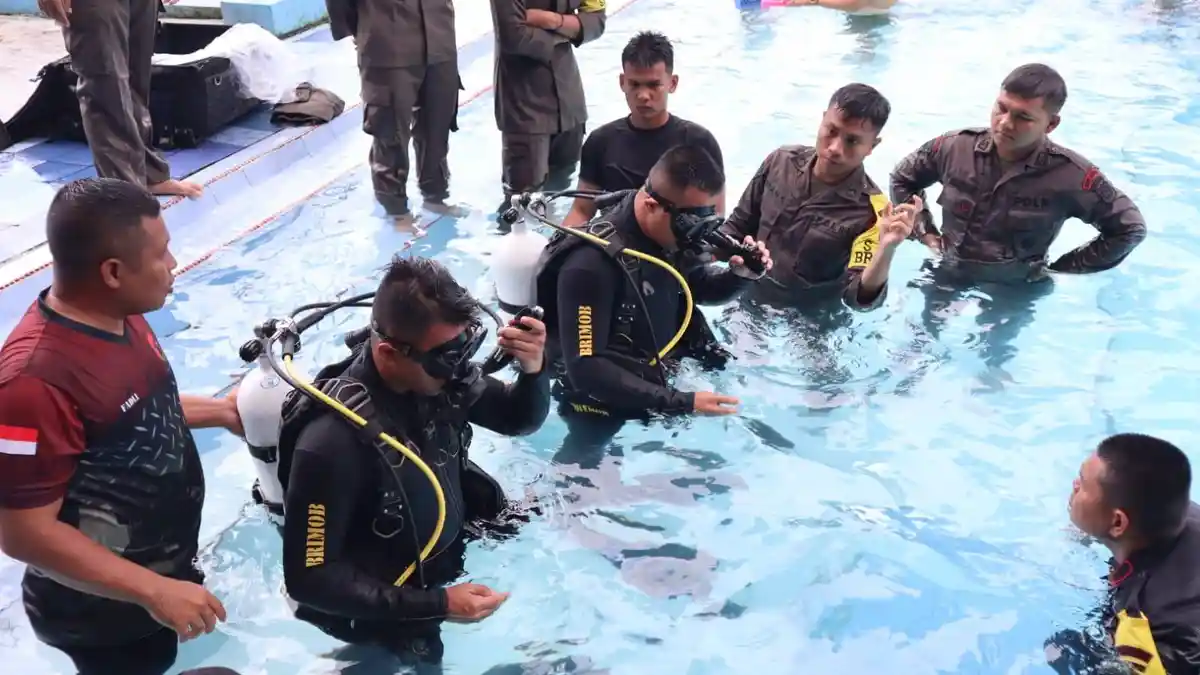 Batalyon C Sat Brimob Polda Sumut Laksanakan Latihan Pengenalan Alat Selam dan Renang Militer