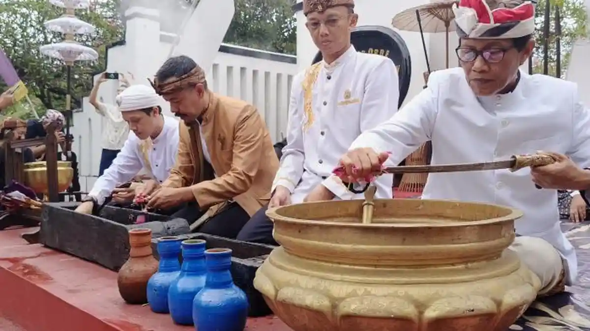 Melihat Langsung Tradisi Jamasan Pusaka di Situs Jambasari Ciamis