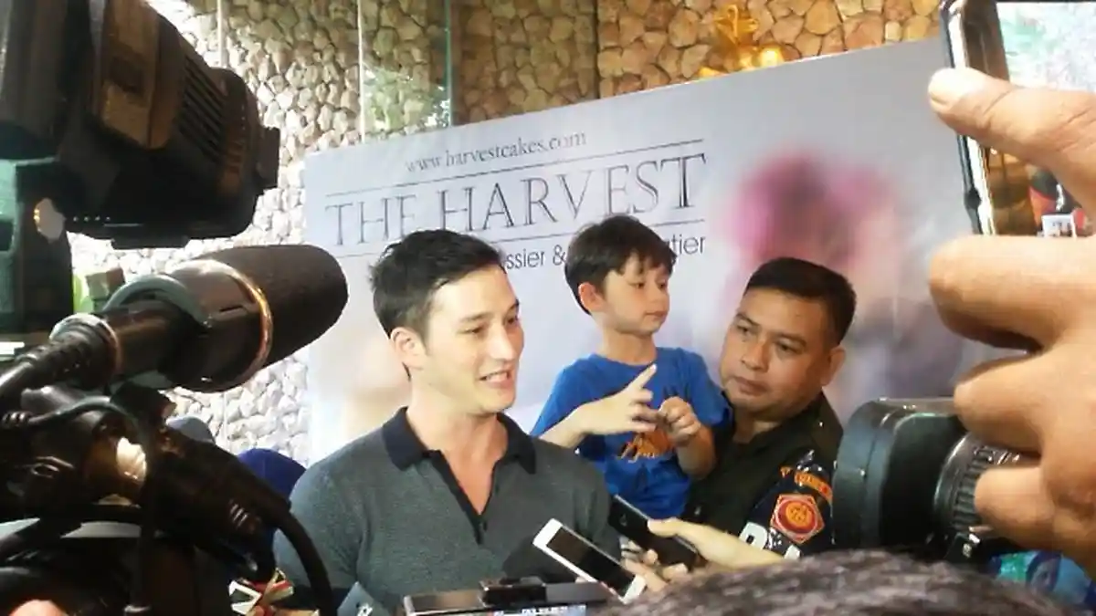 Kata Mike Lewis Soal Hubungannya dengan  Raline Shah