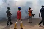pengasapan-atau-fogging-di-pemukiman-warga-batang.jpg
