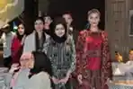 8 Perancang Busana Populerkan Wastra Adati ke Belanda