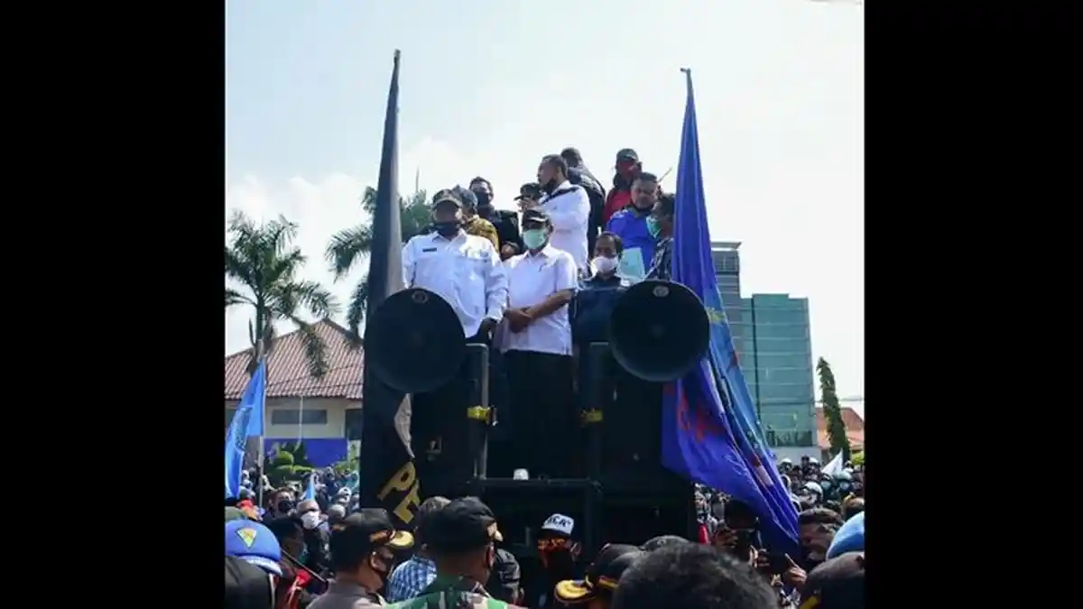 Temui Pendemo, Penjabat Bupati Karawang Akan Sampaikan Aspirasi Buruh