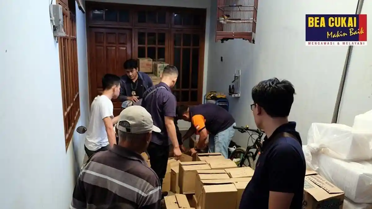 Gempur Rokok Ilegal, Bea Cukai Malang Sidak Pasar Dampit dan Turen